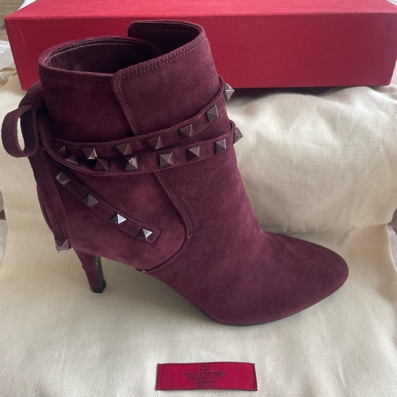 Valentino Garavani suede ankle boots with rockstud accents - Picture 10 of 13